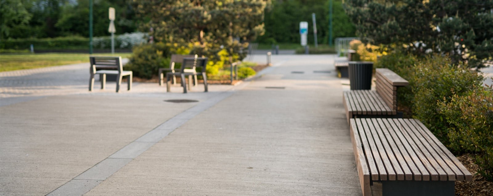 Cinéma Le Fellini et son parvis.