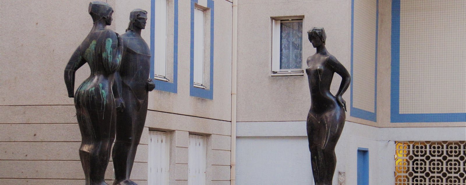 Ensemble trois statuts Pivoley - copyright association Pierres&Terres