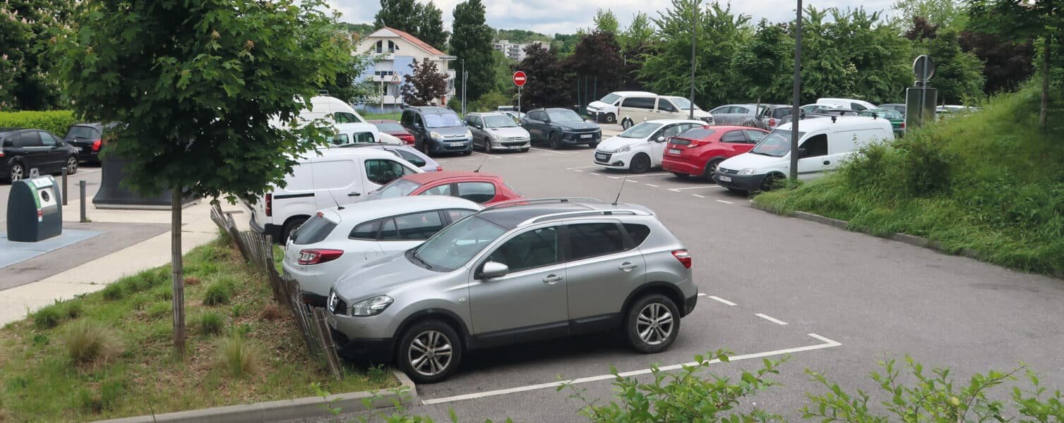Parking république à Villefontaine